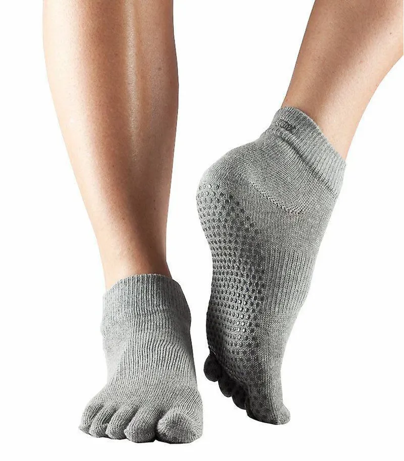 Toesox Full Toe Ankle Grip Socks Heather Grey-1